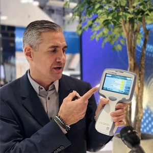 Abbott Alinity i-STAT handheld blood analyzer interface